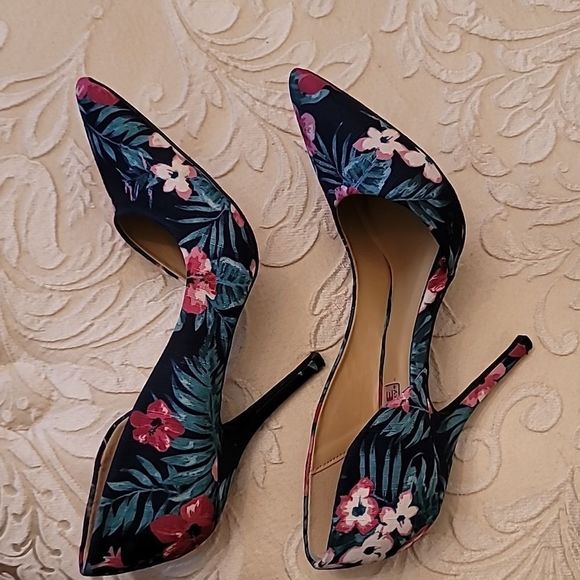 Dolce By Mojo Moxy Tropical Print Heels - Picture 8 of 13